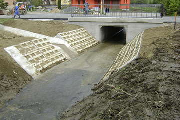 Local communication, pavement and bridging in Žakovce