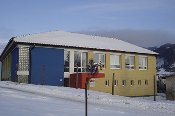 Prestavba a dostavba školského areálu vo Vikartovciach